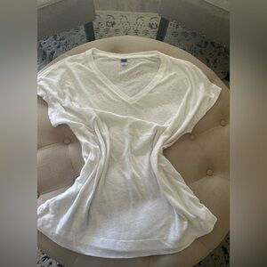 Old Navy White V-Neck Short Sleeve Tee